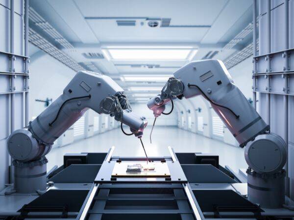 Automatyzacja procesów w fabrykach - jakie narzędzia i technologie są wykorzystywane w cyfrowej transformacji